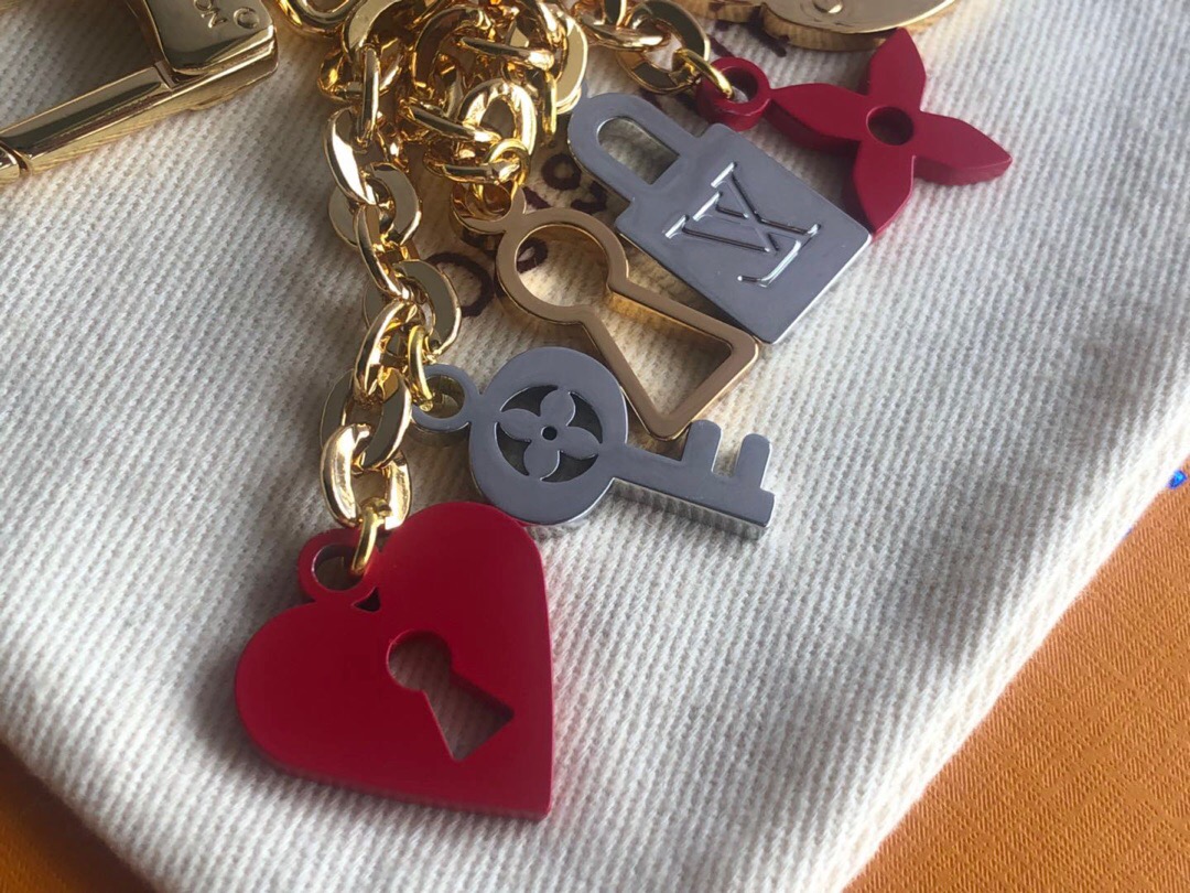 LV M67438 Love Lock Heart and Key Holder